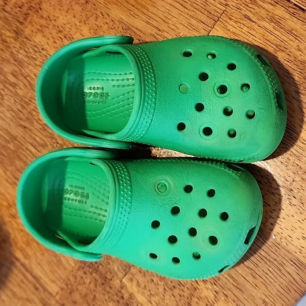 Toddler green crocs